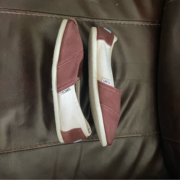 TOMS Women's Maroon Canvas Flats - Picture 5 of 5
